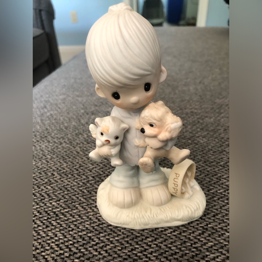 Vintage 1979 Precious Moments “Blessed Are The Peacemakers” Figurine